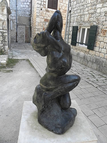 Statue in a hidden square