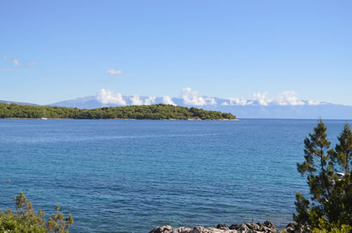 Line of clouds towards the mainland