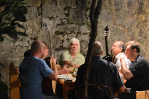 Live singing with klapa Bagulin