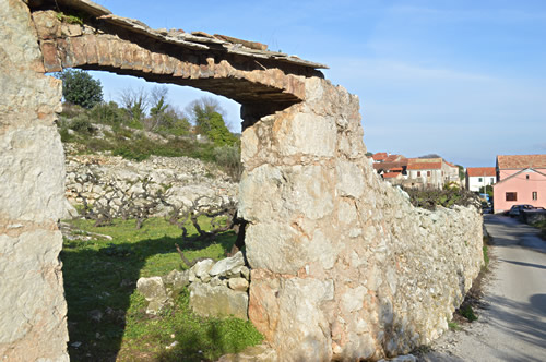 Gateway and vineyard