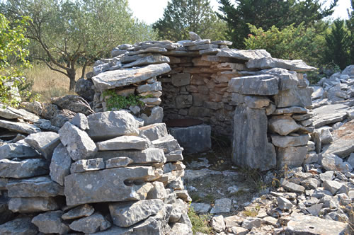 Smaller trim covers a cisterna