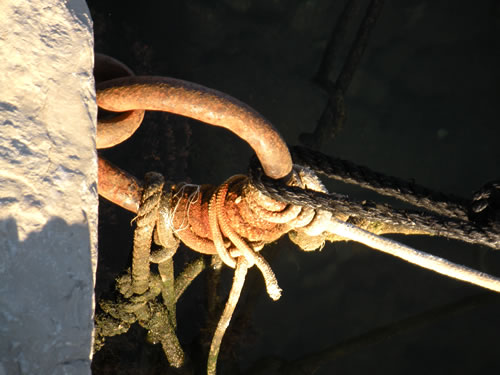 Ropes and rusty ring