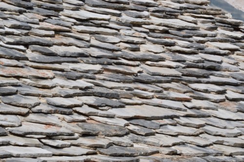 Beautifully maintained stone roof