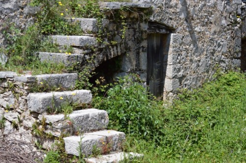 Stair leading up to the front door, with konoba below