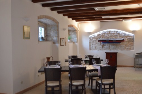 Restaurant retains character features