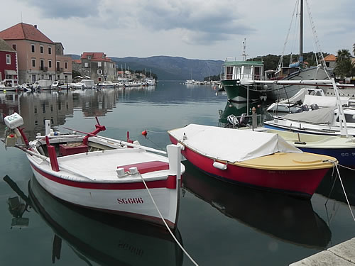 Red boats, Stari Grad