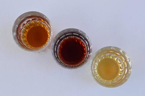 The colours of straw wine