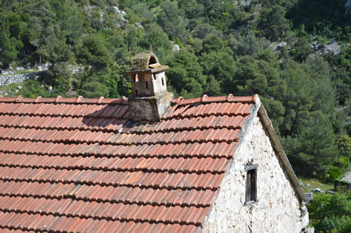 Malo Grablje roof with stylish chimney