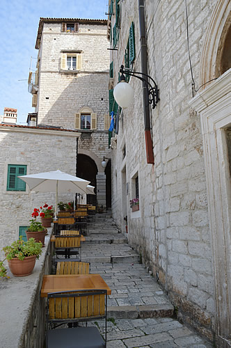 Restaurant Pelegrini outdoor tables