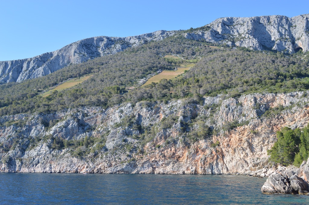 Sharp drop to the sea!