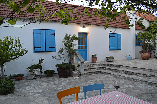 Wine-tasting courtyard