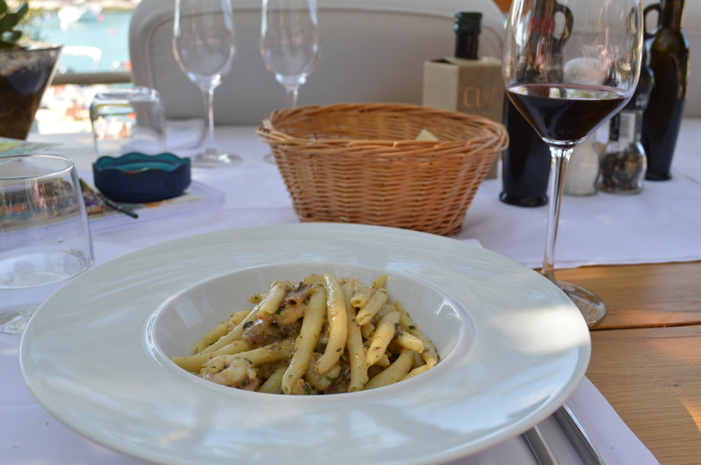 Hand-rolled macaroni