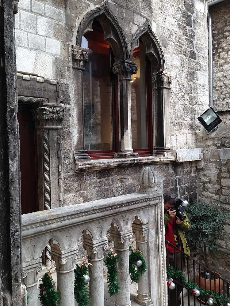 Venetian-style windows