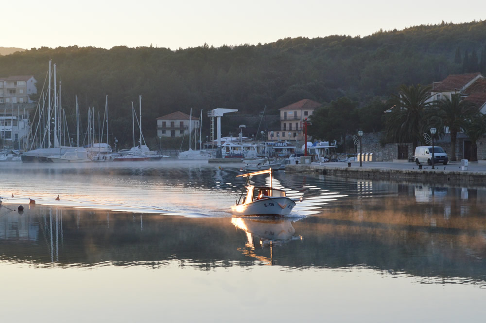 Returning fishing boat