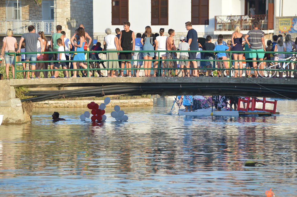 Leaving the balloons