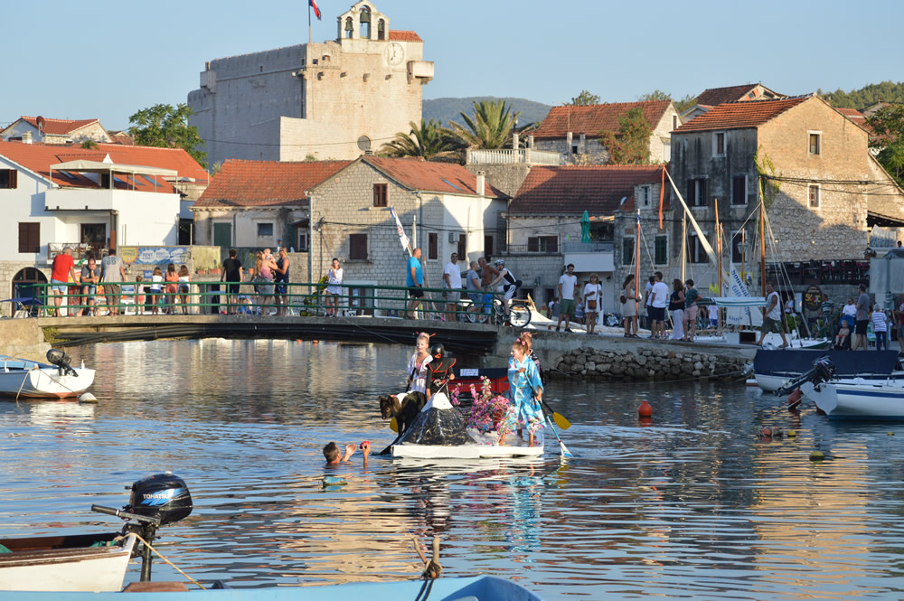 Mt Fuji smokes its way home