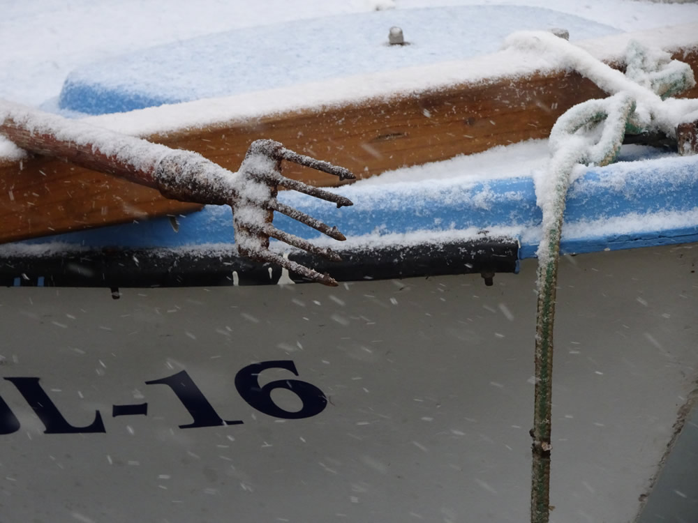 Fishing boat with osti