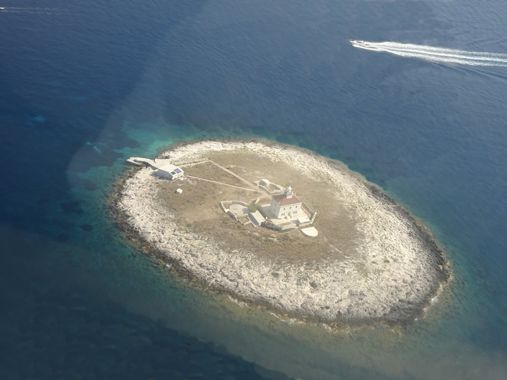 Pokonji Dol lighthouse