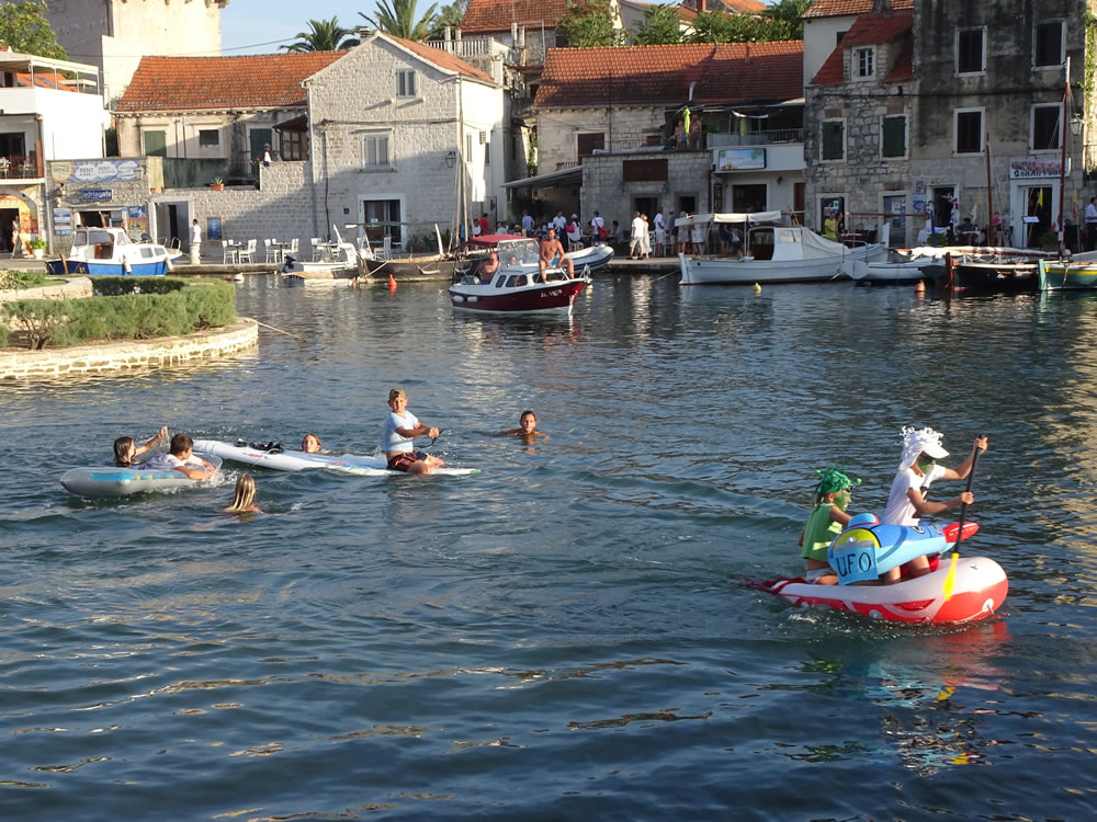 Fishing boat disintegrates